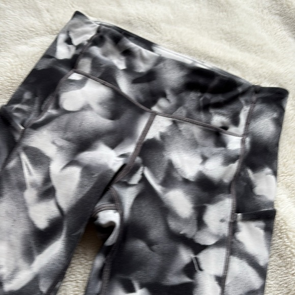 Lululemon Speed Up Crop 21" Blush Blossom Alpine White Black Size 4 - Picture 6 of 10